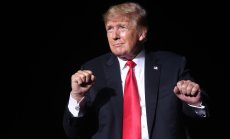 Мрежата на Тръмп, самопровъзгласил се враг на Big Tech, се нуждае от Apple и Google