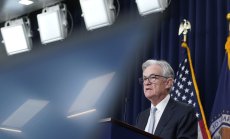 Желанието на Фед да задържи лихвите "известно време" се бие със залозите за спад