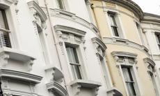 Защо неомъжените жени купуват жилища два пъти по-често от неженените мъже