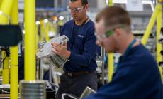 Производственият сектор във Великобритания поема по дългия път на възстановяването