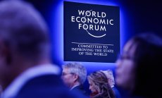 Един по един световните лидери в Давос се включват в ерата на Тръмп