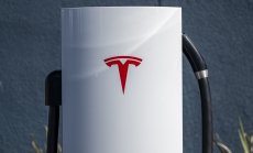 Tesla напуска света на неинвестиционния клас след повишение от Moody’s 