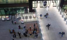 Джонсън разхлабва локдауна в Англия, но забраната за международни пътувания остава