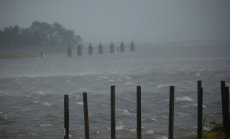 Бензинът скочи в САЩ заради урагана "Айда", Ню Орлиънс затваря пристанища