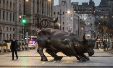 Обърканите пазари не могат да намерят посока, докато банковата драма още тлее