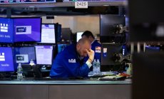 S&P 500 е на крачка от меча територия 