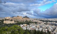 S&P повишава оценката си за Гърция, дългът ѝ намалява на фона на строги фискални правила