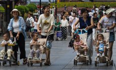 Китай ще бори спада на населението с нови субсидии за деца