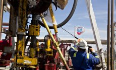 Exxon, Chevron увеличават шистовия добив в САЩ в заплаха за ОПЕК
