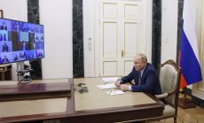 Постепенният натиск на санкциите дава на Путин време да бъде дързък, засега