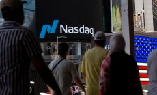 Поевтиняването на долара оказва изненадваща подкрепа на Nasdaq преди сезона на отчетите 