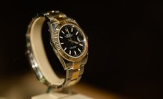 Биткойн се възстановява, а цените на употребяваните Patek Philippe и Rolex се стабилизират