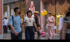 Китай навлиза в най-дългото забавяне на потреблението от 2021 г.