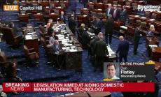 Сенатът в САЩ прие стимули за конкуренцията с Китай