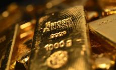 Цената на златото отбелязва исторически връх след отслабването на долара 