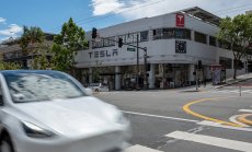 Обещанието на Мъск за много роботаксита е в противоречие с регулациите в САЩ