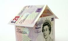 Британците се запасяват с кеш насред нарастващата икономическа несигурност