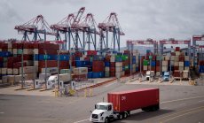 Върховният съд ще преразгледа митата на Тръмп по ускорена процедура