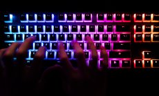 Киберизмамници използват AI за фалшиви уебсайтове, точно копие на истинските