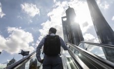 Защо акциите поскъпват в разгара на война и ускоряваща се инфлация?