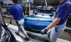 VW може да съкрати 15 000 служители заради закриването на заводи