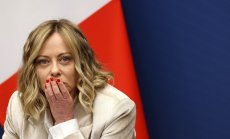 Мелони рискува все повече в опита да балансира между Тръмп и ЕС