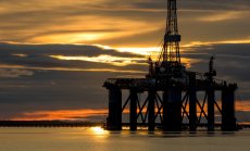 Износът на руски петрол достига нов връх, а Кремъл твърди, че е съкратил добива