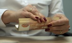 Входящите валутни потоци към Русия намаляват поради преход към търговия в рубли