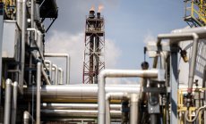 Петролът се насочва към първи тримесечен спад от 2 години