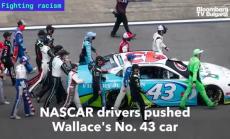 Пилотите от NASCAR подкрепиха Буба Уолъс