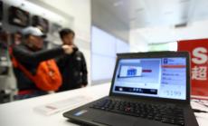 Продажбите на PC на 8-годишно дъно