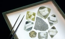 Г-7 ограничава повече стоки, но избягва почти пълната забрана за износ за Русия