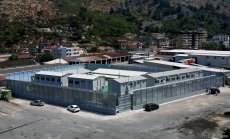 Италия започна да изпълнява спорната си сделка за мигранти с Албания