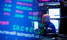 Акциите поскъпват, а доларът пада преди срещата на Федералния резерв