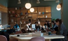 Английски компании предлагат все по-високи премии на служители, работещи с AI