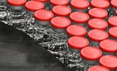 AstraZeneca се изправя пред трудни въпроси относно своята ваксина след призната грешка