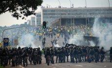 Поддръжници на Болсонаро щурмуваха Конгреса и Върховния съд на Бразилия