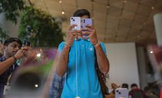 Apple преживява най-дългия спад на продажбите от десетилетия