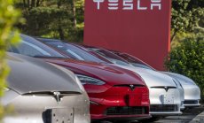Tesla изтегля близо 54 000 автомобила заради опасност да не спрат на знак стоп