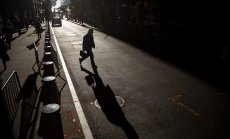 Пазарите са нащрек за напускане на Байдън, а сделките "победа за Тръмп" растат