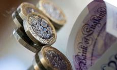 Паундът и еврото се обезценяват до двумесечно дъно 