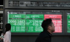 Спадът в инвеститорските настроения продължава да тежи на глобалните акции