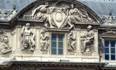 Заподозрените в обира на Лувъра са задържани след седмично преследване