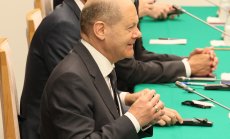 Шолц защити предпазливостта на Германия относно изпращането на тежко въоръжение в Украйна