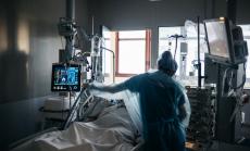 Covid-19 може да причинява множество кризи в продължение на години