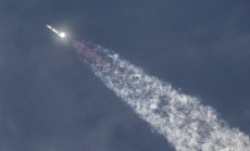 SpaceX улови ускорителя на космически кораб по време на решаващия тестов полет