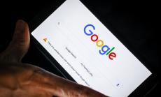 Способни ли са Google и Facebook да помогнат на медиите, след като им нанесоха толкова щети?