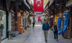 Турската икономика заобикаля рецесията, въпреки че лихвите се повишават