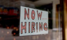 Изкуственият интелект е по-вероятно да причини недостиг на работна ръка