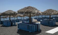 Срив в приходите от туризъм в Гърция с над 80%